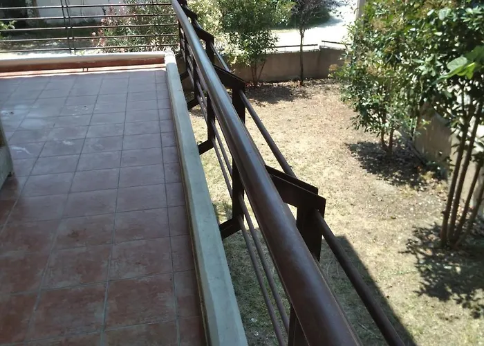 Garden Maisonnette 2-Bedrooms Sleeps 6 Adults 200M From Sandy Beach